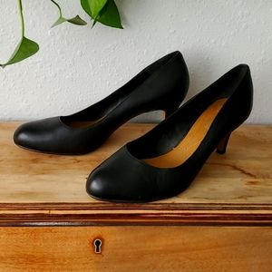 Black Clark's pumps